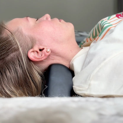FX-Fysio Ergonominen niskan ja kallonpohjan rentouttaja - Fysiopuoti.fi